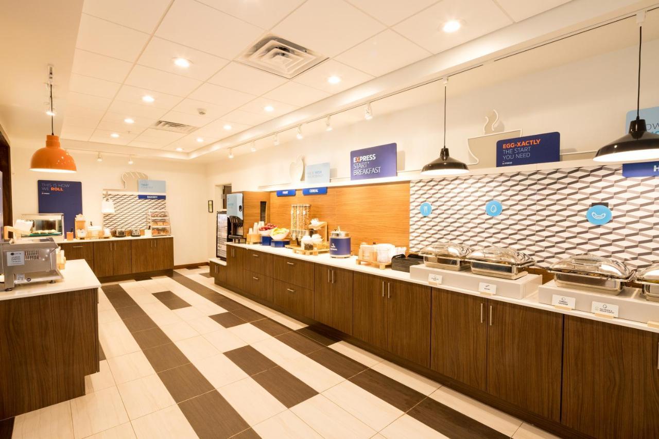 Holiday Inn Express Hotel & Suites Bay City By Ihg Exteriör bild