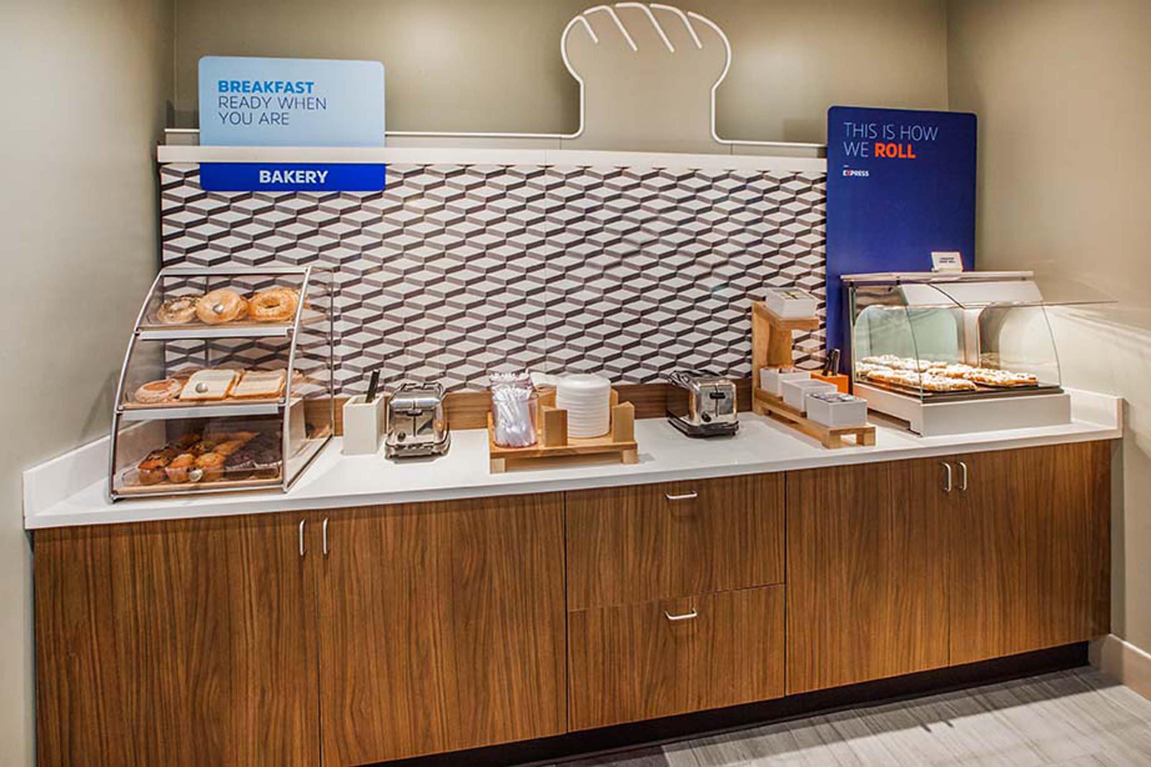 Holiday Inn Express Hotel & Suites Bay City By Ihg Exteriör bild